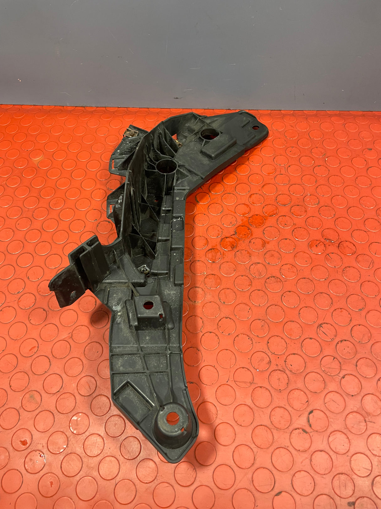 Citroen Relay/Peugeot Boxer/Fiat Ducato HEADLIGHT BRACKET/BUMPER BRACKET Driver's Side 2020 P/N 1391282080