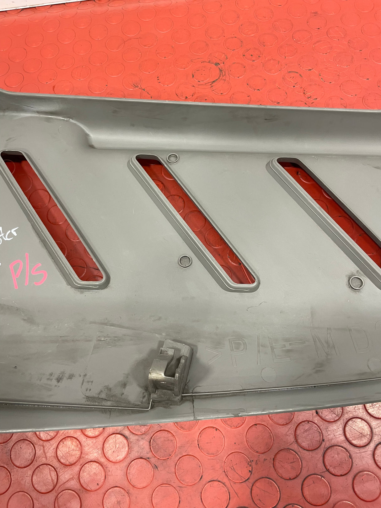 Renault HEADLINING SUN VISOR MOUNT P/N 969D72725R