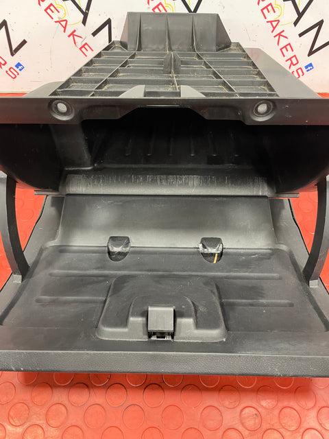 Renault GLOVE COMPARTMENT BLACK P/N 685000045R