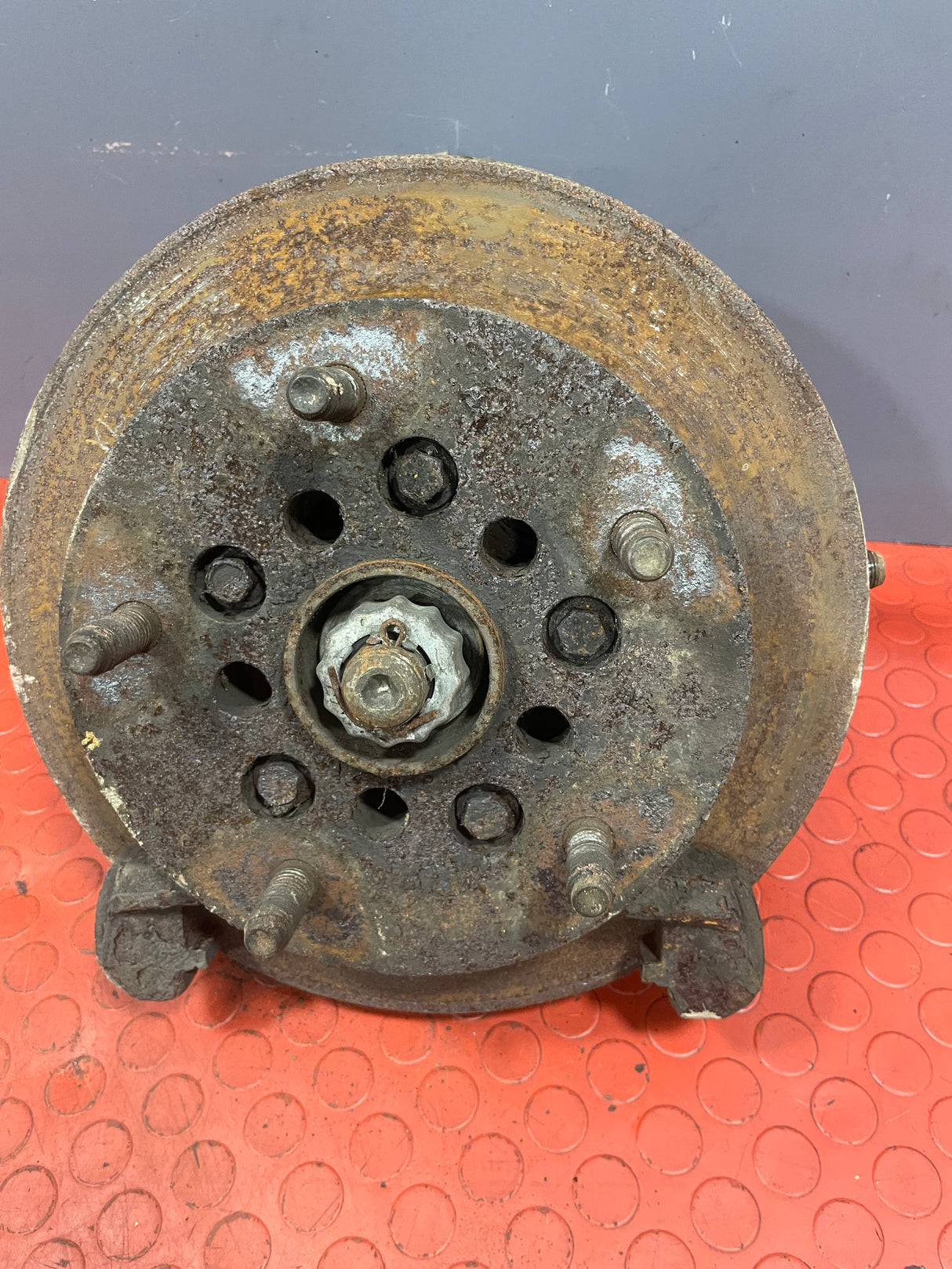 Ford Transit FRONT WHEEL HUB WITH SPEED SENSOR MK7 2.2 RWD Passenger's Side 2006-2014 P/N 6C111104AB / 6C112B372AB
