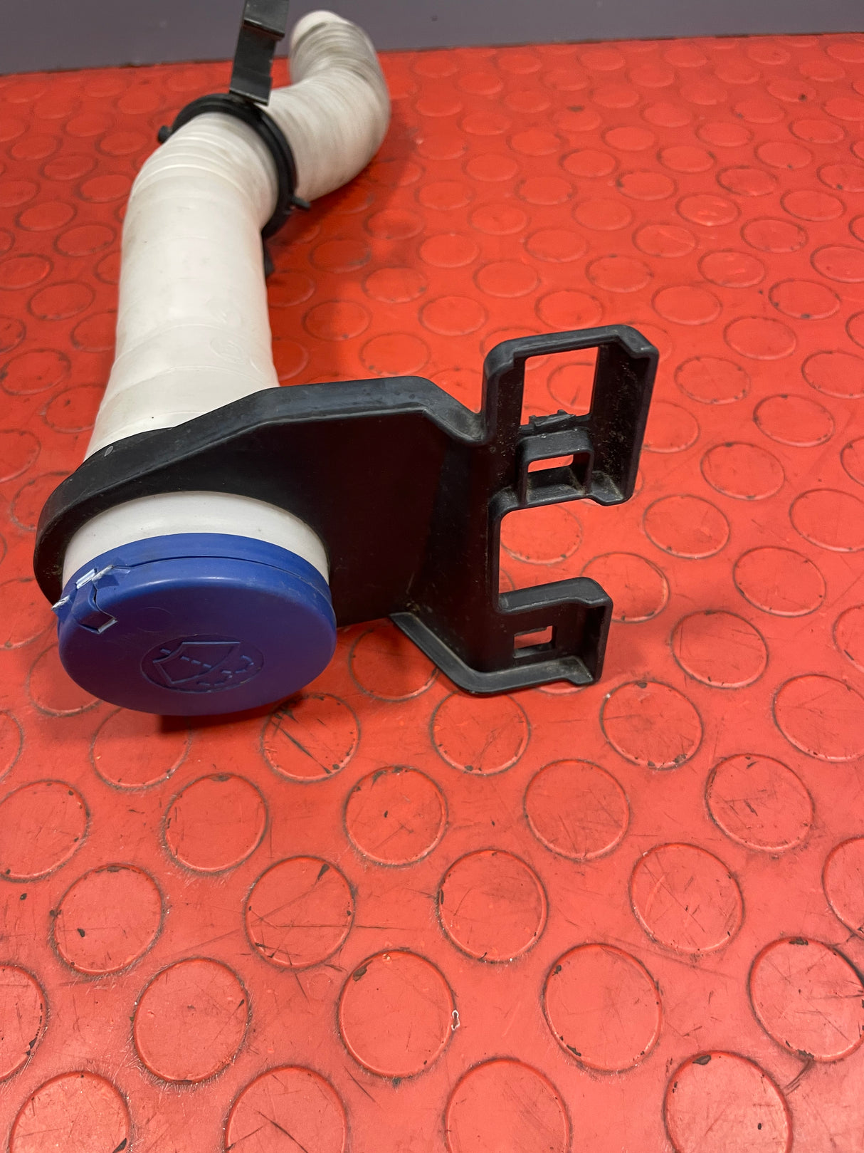 Citroen Dispatch/Peugeot Expert/Toyota Proace/Fiat Scudo MK2 WINDSCREEN WASHER FILLER NECK w/ CAP & MOUNTING TRIM 2008-2016 P/N 9656581880