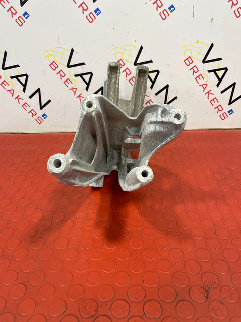 Volkswagen Transporter ENGINE MOUNT P/N 7E0199370