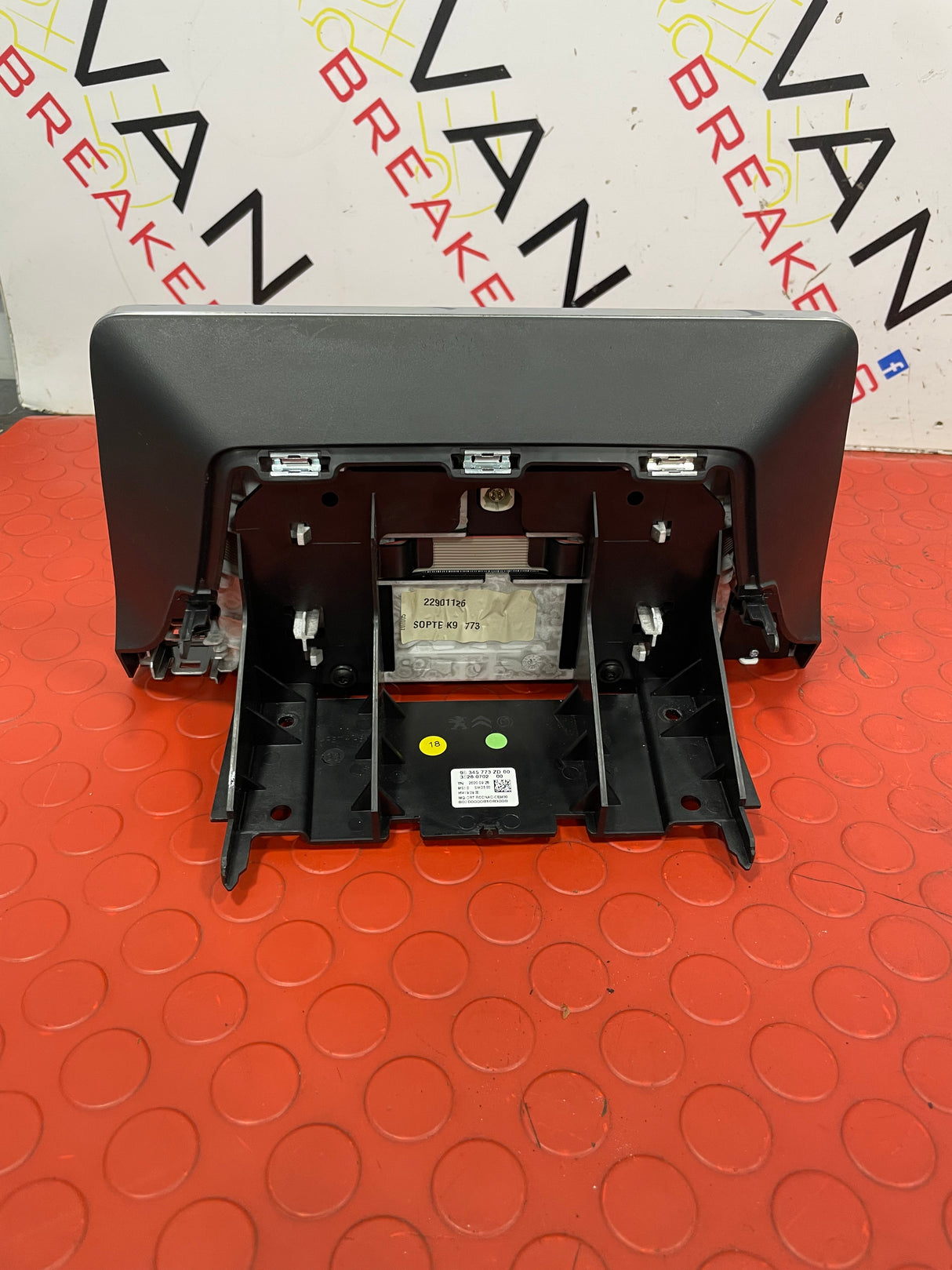 Peugeot Partner/Citroen Berlingo/Vauxhall Combo/Toyota Proace City MULTI-FUNCTION RADIO TOUCH SCREEN 2019-2024 P/N 98345773ZD