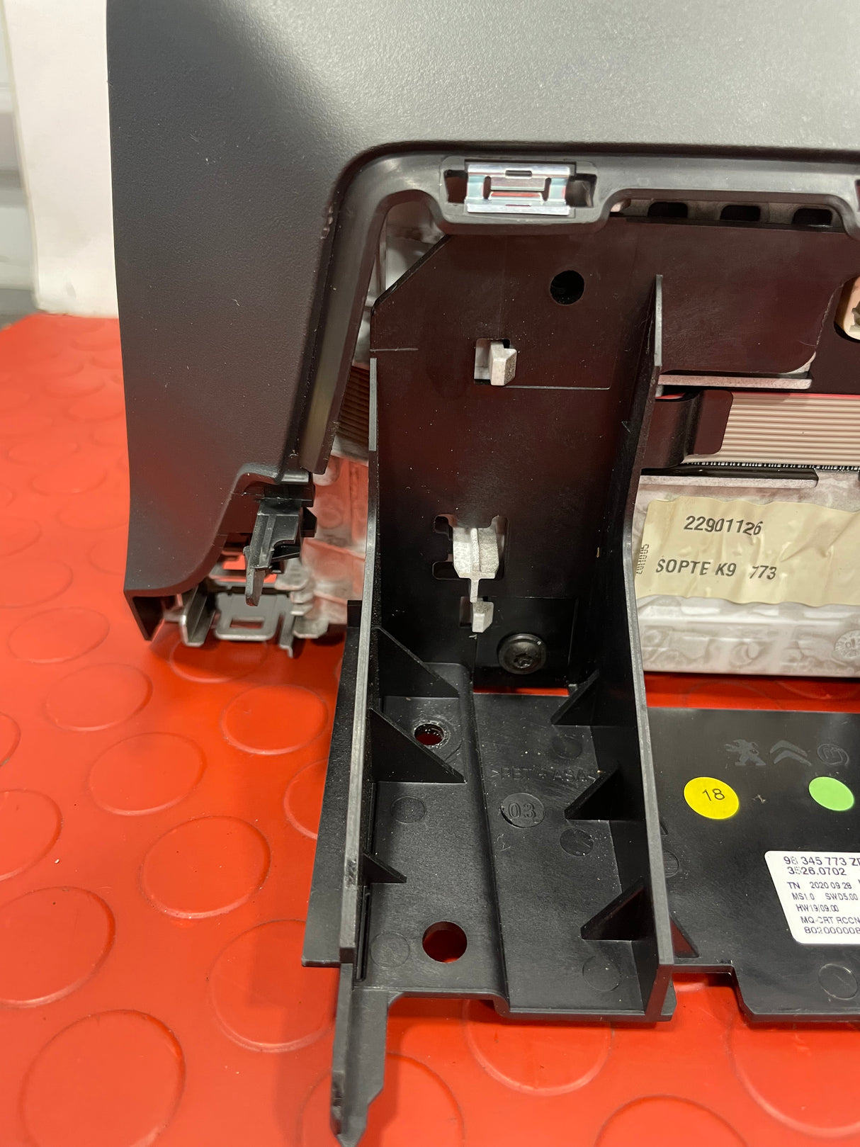 Peugeot Partner/Citroen Berlingo/Vauxhall Combo/Toyota Proace City MULTI-FUNCTION RADIO TOUCH SCREEN 2019-2024 P/N 98345773ZD