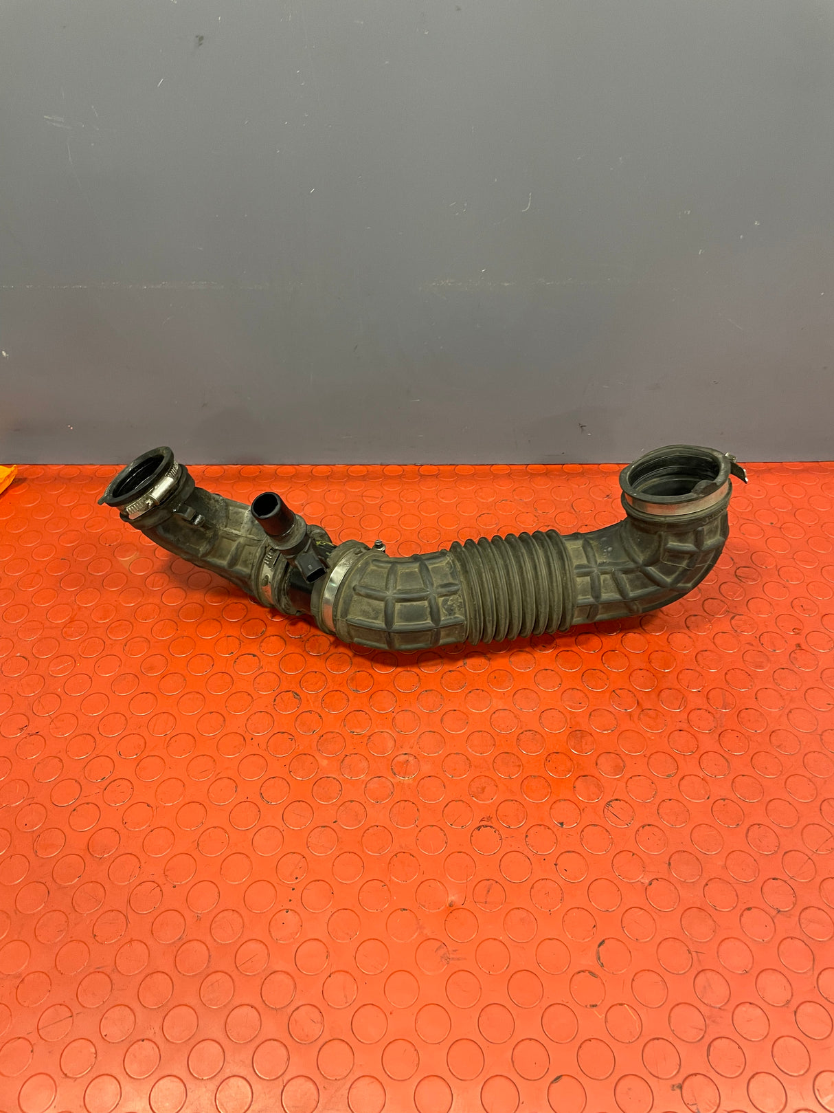 Ford Transit Custom AIR INTAKE HOSE 2.0 2016-2023 P/N GK219R504AC - 1 / GK21-9F805AA