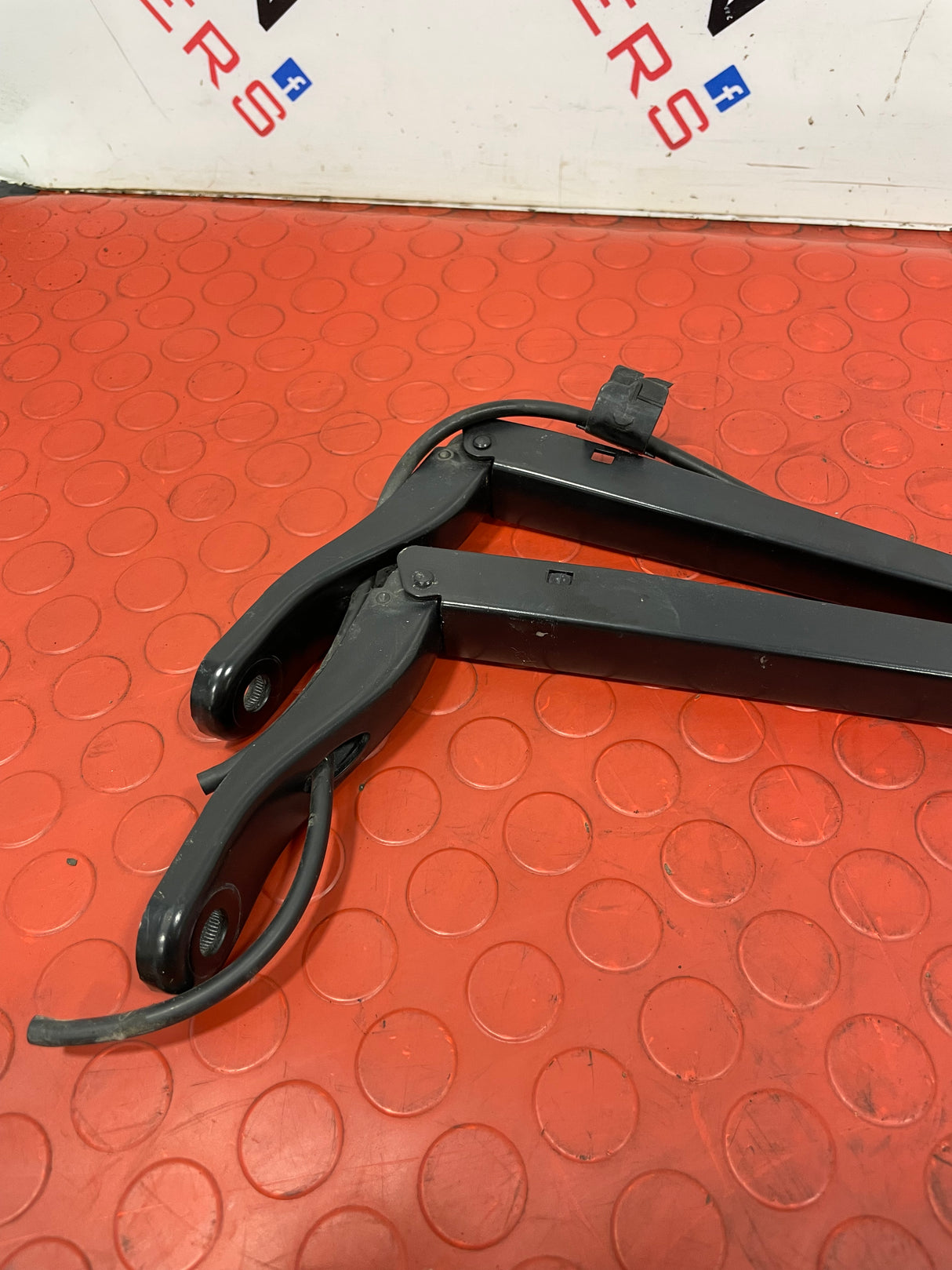 Citroen Berlingo/Peugeot Partner/Toyota Proace City/Vauxhall Combo WINDSCREEN WIPERS WITH BLADE (PAIR) 2020 P/N 9839408680 P/N 9839409180