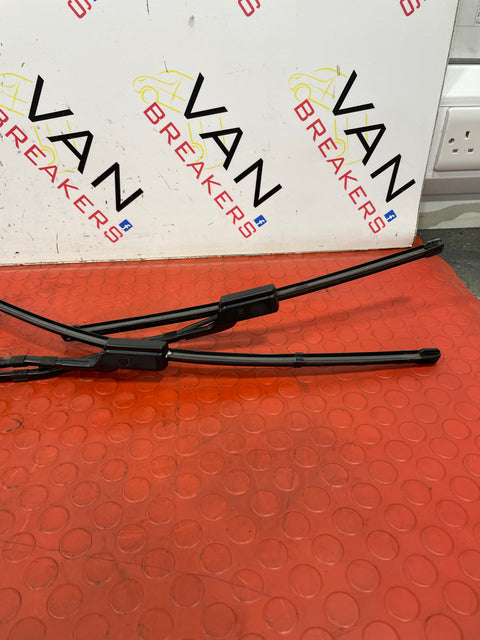 Citroen Berlingo/Peugeot Partner/Toyota Proace City/Vauxhall Combo WINDSCREEN WIPERS WITH BLADE (PAIR) 2020 P/N 9839408680 P/N 9839409180