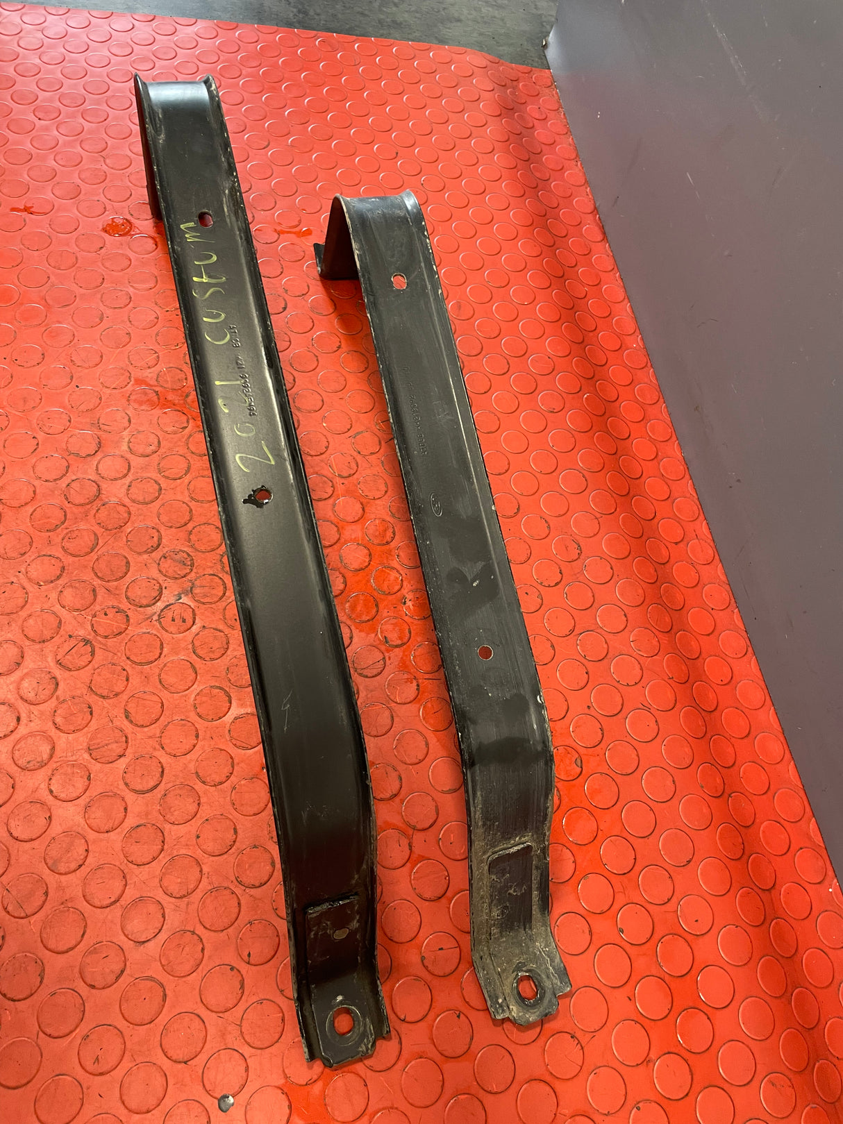 Ford Transit Custom FUEL TANK STRAPS 2019-2023 P/N BK219092AE - 1 / KK219092CC
