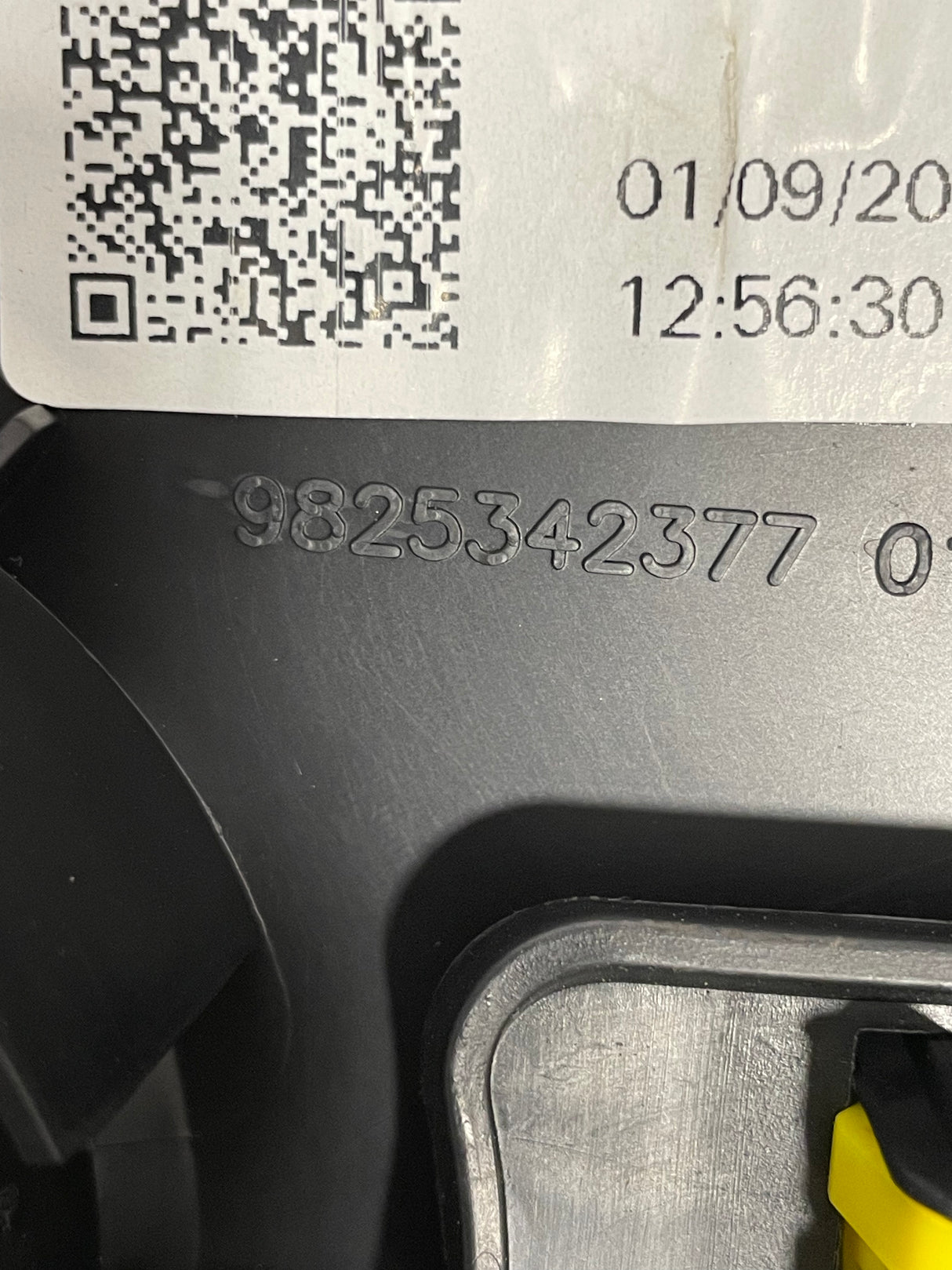 Citroen Berlingo/Peugeot Partner/Toyota Proace City/Vauxhall Combo AUTOMATIC GEAR SHIFT SELECTOR WITH HANDBRAKE BUTTON AND SURROUND 2019-2024 P/N 98093147ZD