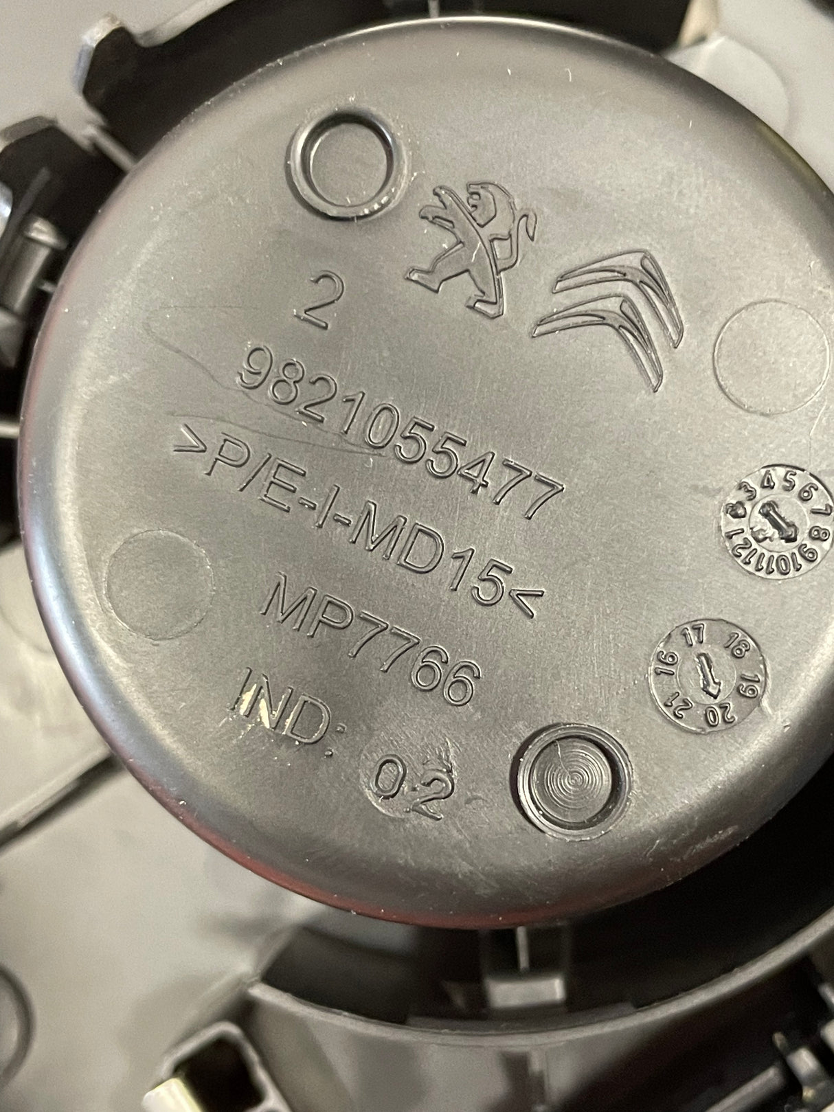 Citroen Berlingo/Peugeot Partner/Toyota Proace City/Vauxhall Combo AUTOMATIC GEAR SHIFT SELECTOR WITH HANDBRAKE BUTTON AND SURROUND 2019-2024 P/N 98093147ZD