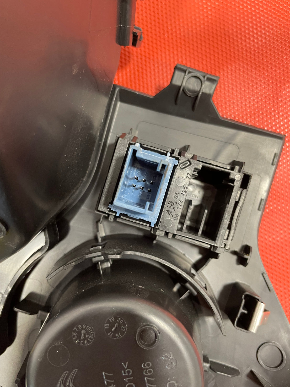 Citroen Berlingo/Peugeot Partner/Toyota Proace City/Vauxhall Combo AUTOMATIC GEAR SHIFT SELECTOR WITH HANDBRAKE BUTTON AND SURROUND 2019-2024 P/N 98093147ZD