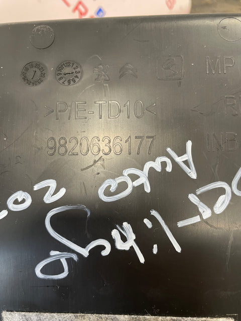 Citroen Berlingo/Peugeot Partner/Toyota Proace City/Vauxhall Combo AUTOMATIC GEAR SHIFT SELECTOR WITH HANDBRAKE BUTTON AND SURROUND 2019-2024 P/N 98093147ZD