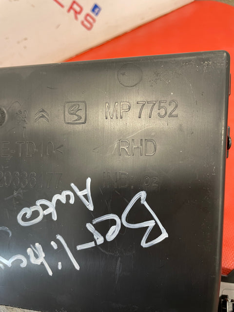 Citroen Berlingo/Peugeot Partner/Toyota Proace City/Vauxhall Combo AUTOMATIC GEAR SHIFT SELECTOR WITH HANDBRAKE BUTTON AND SURROUND 2019-2024 P/N 98093147ZD