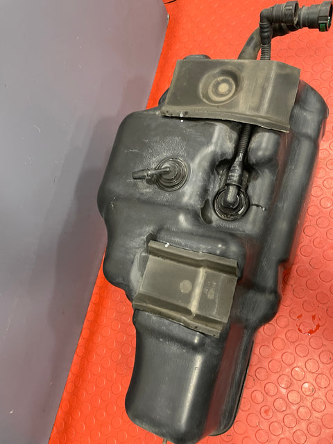 Saic Maxus Deliver 9 ADBLUE TANK WITH PUMP (4 Pin and 5 Pin plug) 2.0 TD 2021 P/N C00079649 / C00088301