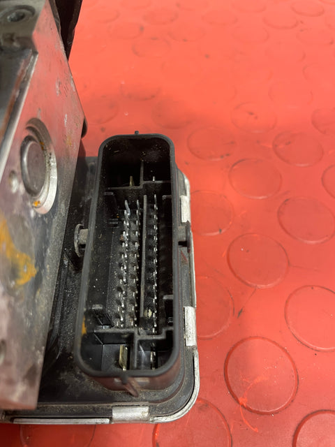 Volkswagen Transporter ABS PUMP AND CONTROL MODULE P/N 7E0907379P