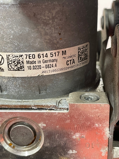 Volkswagen Transporter ABS PUMP AND CONTROL MODULE P/N 7E0907379P