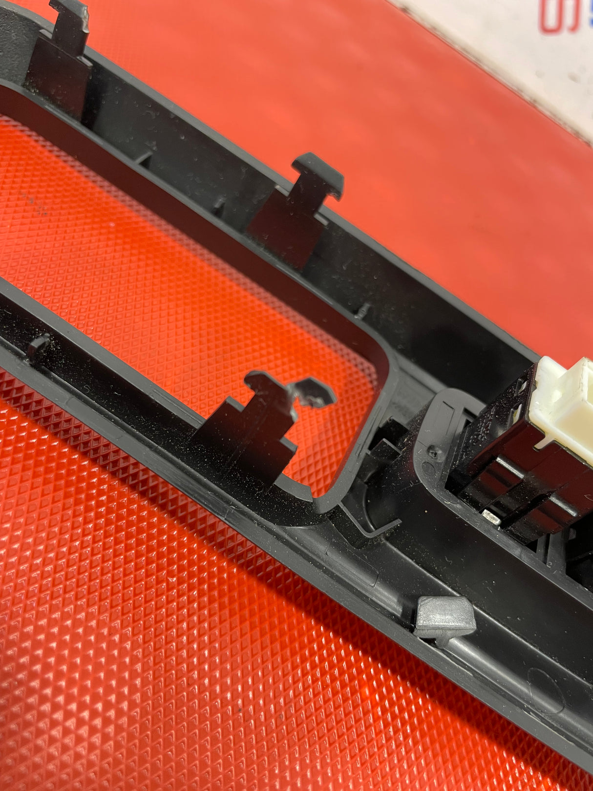 Citroen Berlingo/Peugeot Partner/Vauxhall Combo/Toyota Proace City AIR GRILL WITH CENTRAL LOCK AND HAZARD LIGHT (WITHOUT VENTS) 2019-2024 P/N GEO046620 - 6