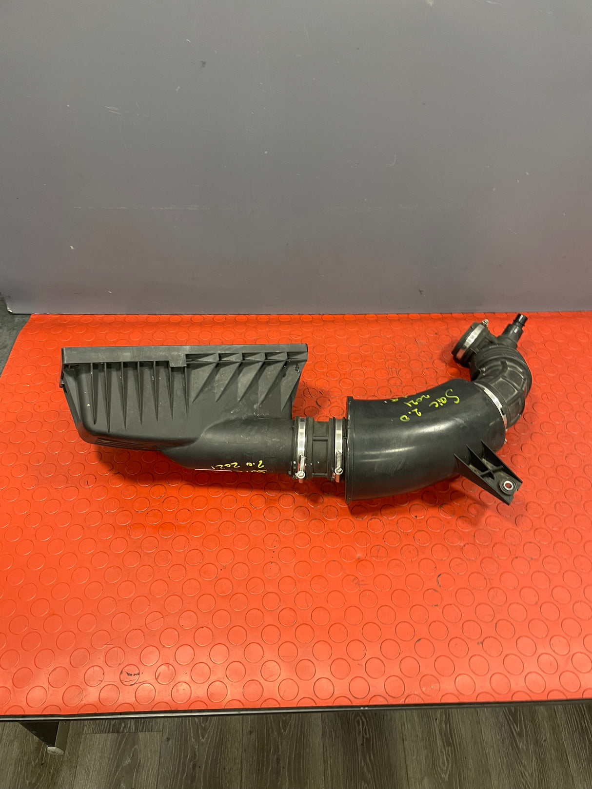Saic Maxus Deliver 9 AIR INTAKE W/ TOP AIRBOX COVER & MAF SENSOR (4 Pin) 2.0 TD 2021-2024 P/N A2C99628200
