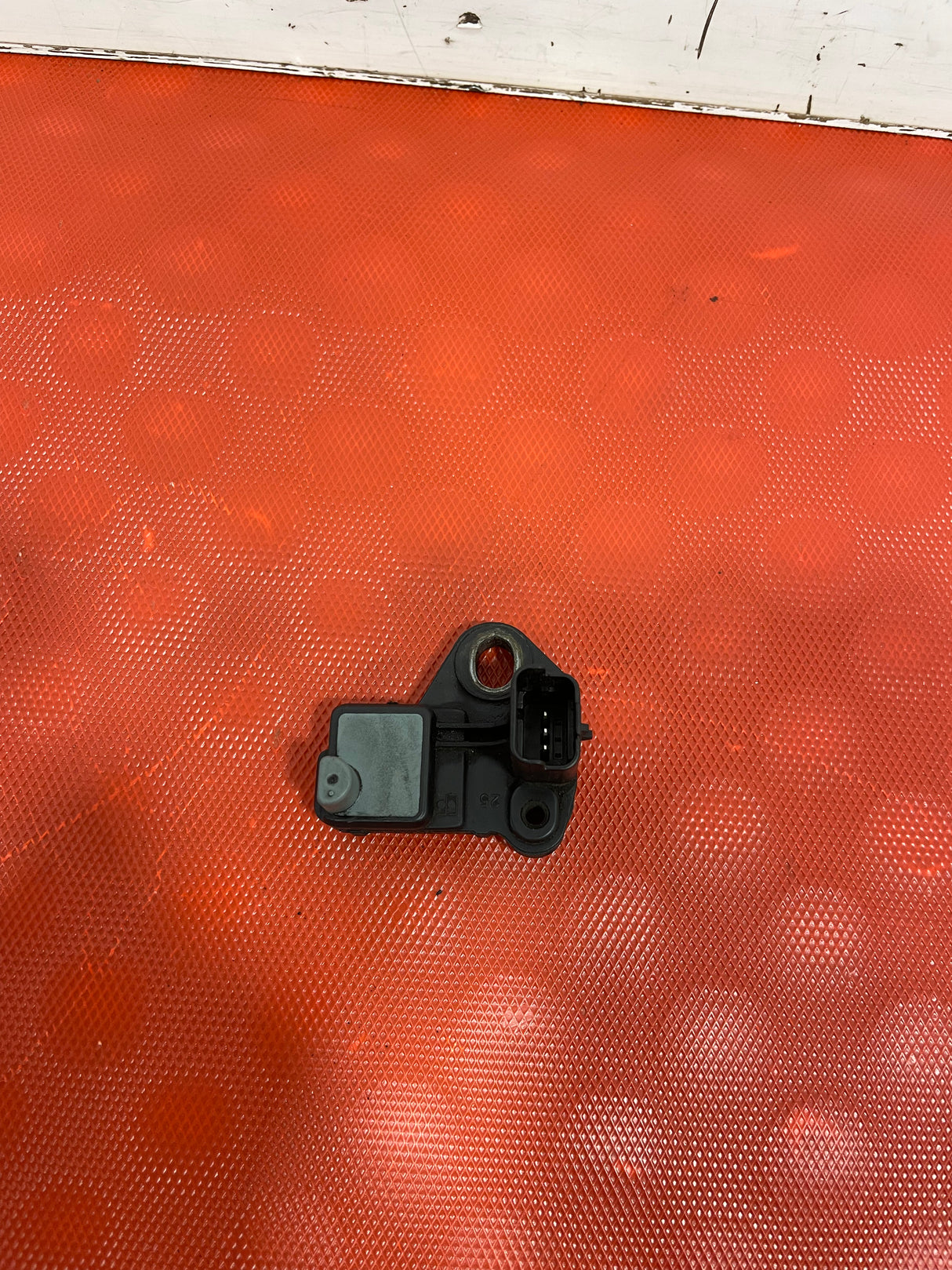 Citroen Berlingo/Peugeot Partner CRANKSHAFT POSITION SENSOR 1.6HDI P/N 9664387380