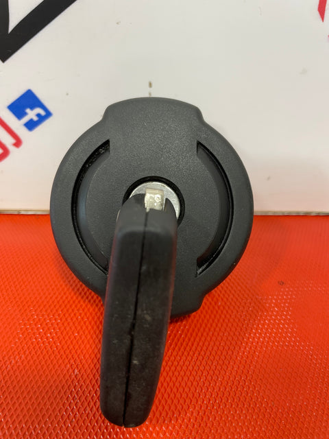 Citroen Berlingo/Peugeot Partner LOCKING FUEL CAP AND KEY 2008-2018 P/N 1508H7
