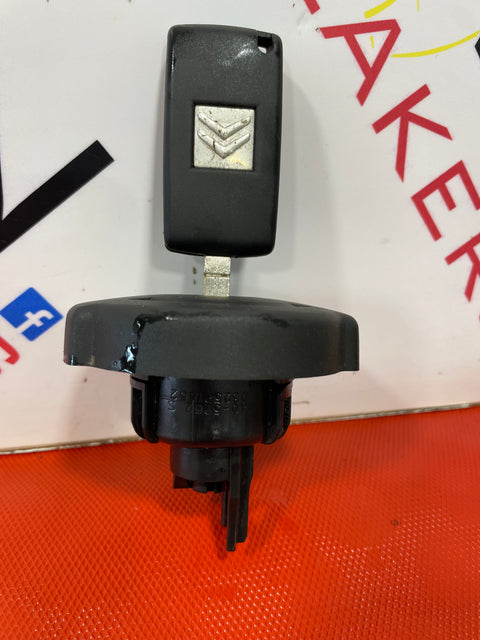 Citroen Berlingo/Peugeot Partner LOCKING FUEL CAP AND KEY 2008-2018 P/N 1508H7