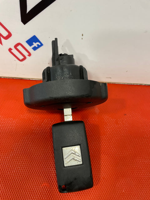 Citroen Berlingo/Peugeot Partner LOCKING FUEL CAP AND KEY 2008-2018 P/N 1508H7