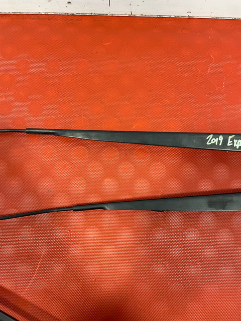 Peugeot Expert Citroen Dispatch WINDSCREEN WIPER ARMS AND BLADES (PAIR) P/N 9808465780 P/N 9808465680