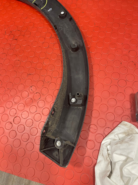 Ford Transit MK8 WHEEL ARCH / SPAT 350 2.0 2016-2024 P/N BK31-V280K96 AHW (broken clips see photo)