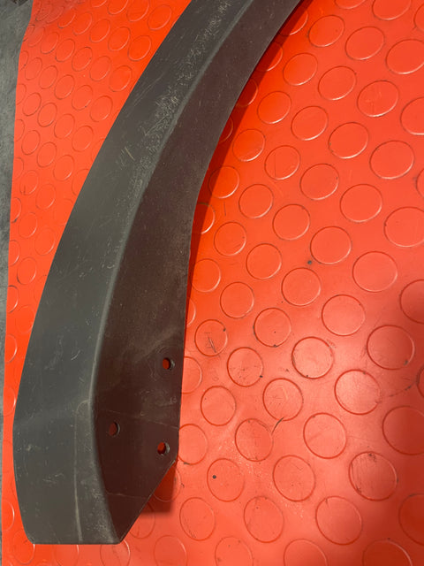 Ford Transit MK8 WHEEL ARCH / SPAT 350 2.0 2016-2024 P/N BK31-V280K96 AHW (broken clips see photo)