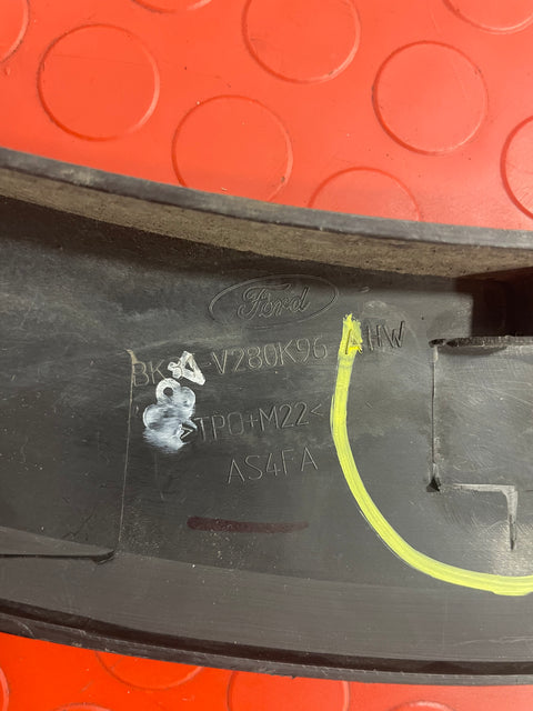 Ford Transit MK8 WHEEL ARCH / SPAT 350 2.0 2016-2024 P/N BK31-V280K96 AHW (broken clips see photo)