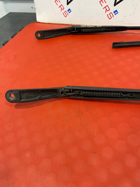 Peugeot Expert Citroen Dispatch WINDSCREEN WIPER ARMS AND BLADES (PAIR) P/N 9808465780 P/N 9808465680
