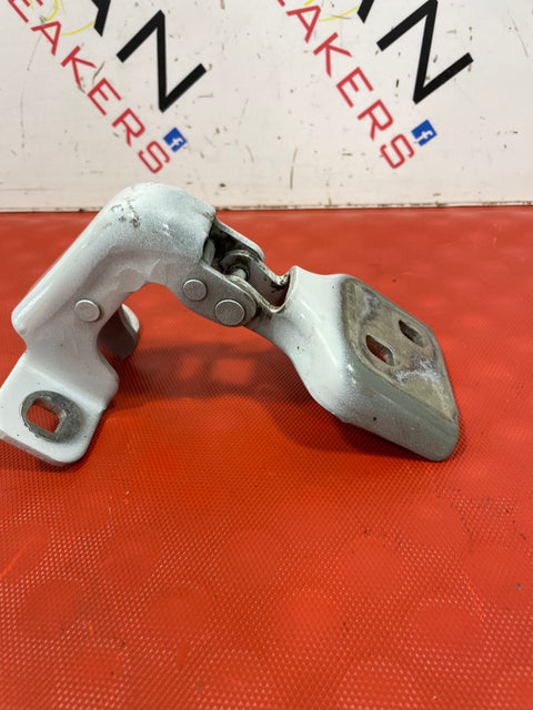 Renault Master MK3 FRONT DOOR HINGE RIGHT DRIVERS SIDE P/N 804000006R