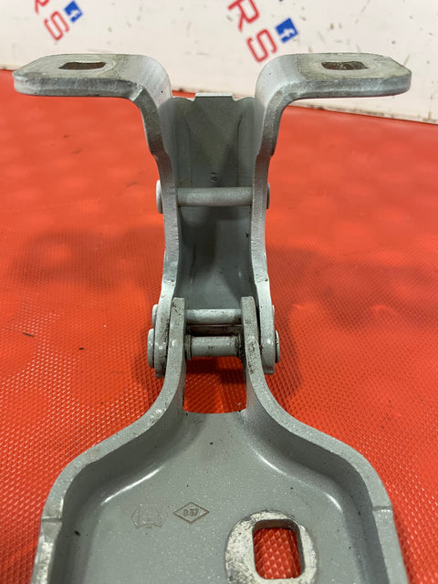 Renault Master MK3 FRONT DOOR HINGE RIGHT DRIVERS SIDE P/N 804000006R
