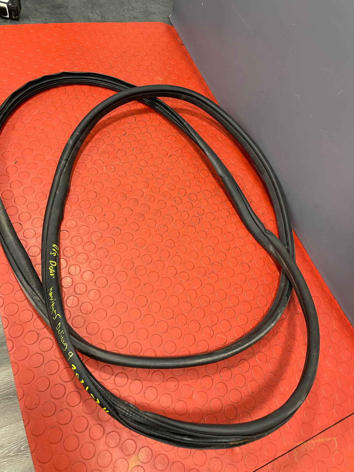Saic Maxus Deliver 9 RUBBER DOOR SEAL Front Driver's Side 2021-2024 R/N SMD92021FRH