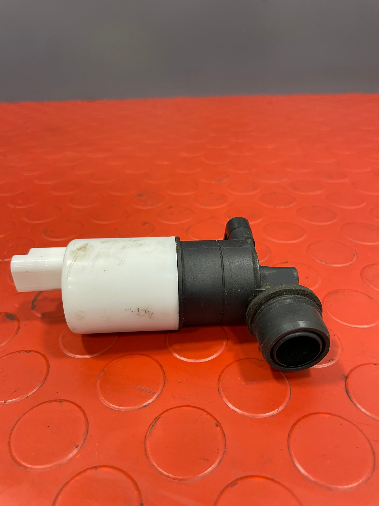 Citroen/Peugeot WINDSCREEN WASHER WATER PUMP P/N 363338790