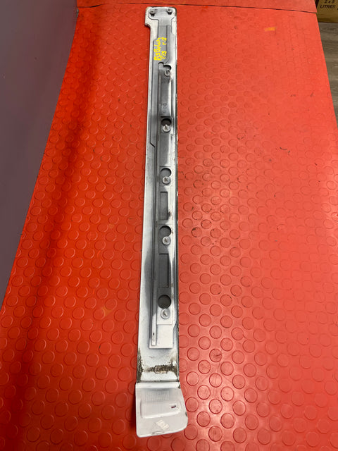 Vauxhall Vivaro/Citroen Dispatch/Peugeot Expert DOOR RUNNER MOULDING (white) N/S/R 2022 P/N 9808384380