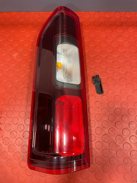Vauxhall Vivaro/Renault Trafic TAIL LIGHT REAR LEFT SIDE 1.6CDTI 2016 P/N 265556737R (repaired/damage)