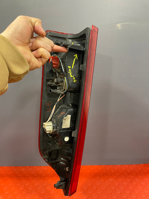 Vauxhall Vivaro/Renault Trafic TAIL LIGHT REAR LEFT SIDE 1.6CDTI 2016 P/N 265556737R (repaired/damage)