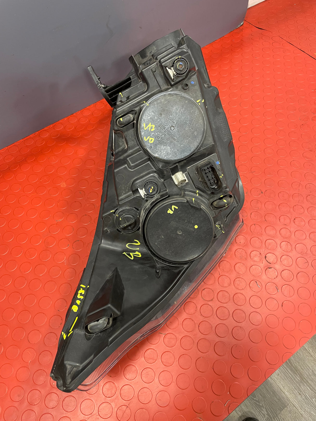 Ford Transit Custom HEADLIGHT LH PASSENGER SIDE BLACK INTERIOR (DAMAGED MOUNTING POINT) 2013-2018 P/N BK2113W030AJ - 2