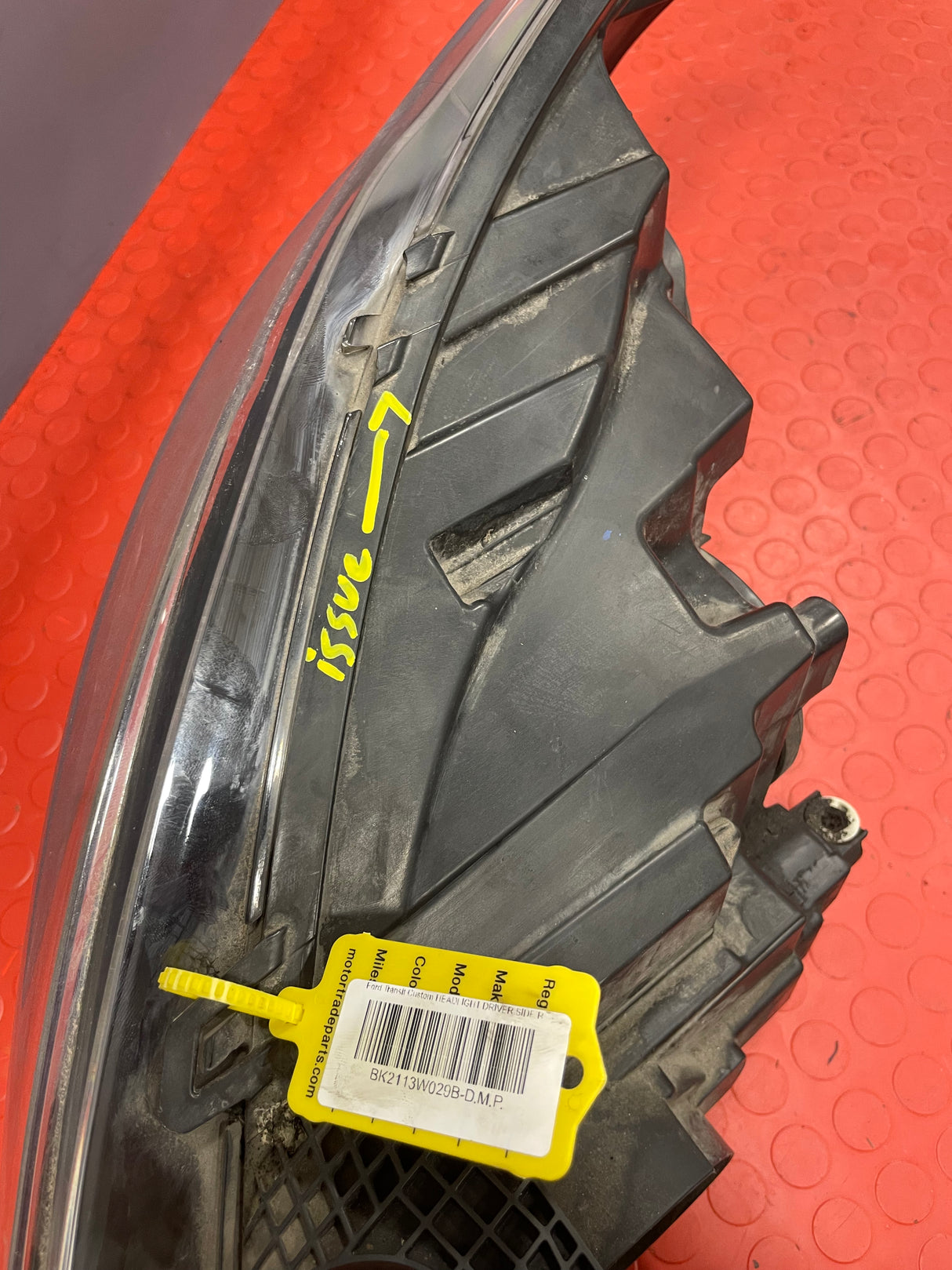 Ford Transit Custom HEADLIGHT DRIVER SIDE RH (BLACK INTERIOR) (DAMAGE MOUNTING POINT) 2015 P/N BK2113W029B