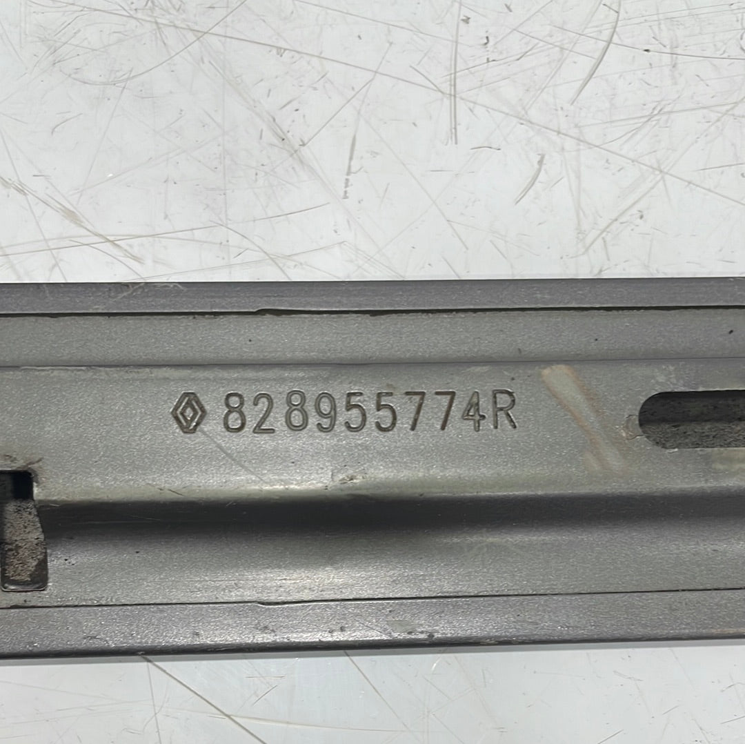 Renault Trafic/ Vauxhall Vivaro LEFT N/S SLIDING DOOR GUIDE RAIL COVER GREY 2014-2019 P/N 93867614