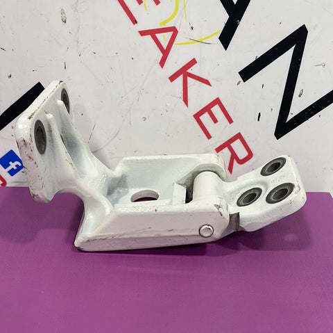 Volkswagen Crafter N/S/R TOP HINGE WHITE P/N VCRNSRTH