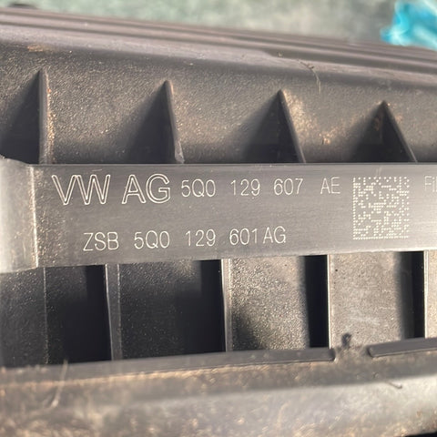 Volkswagen Golf Mk7 AIRBOX AND MAF SENSOR 1.6TDI 2012-2020 P/N 5Q0129601AG