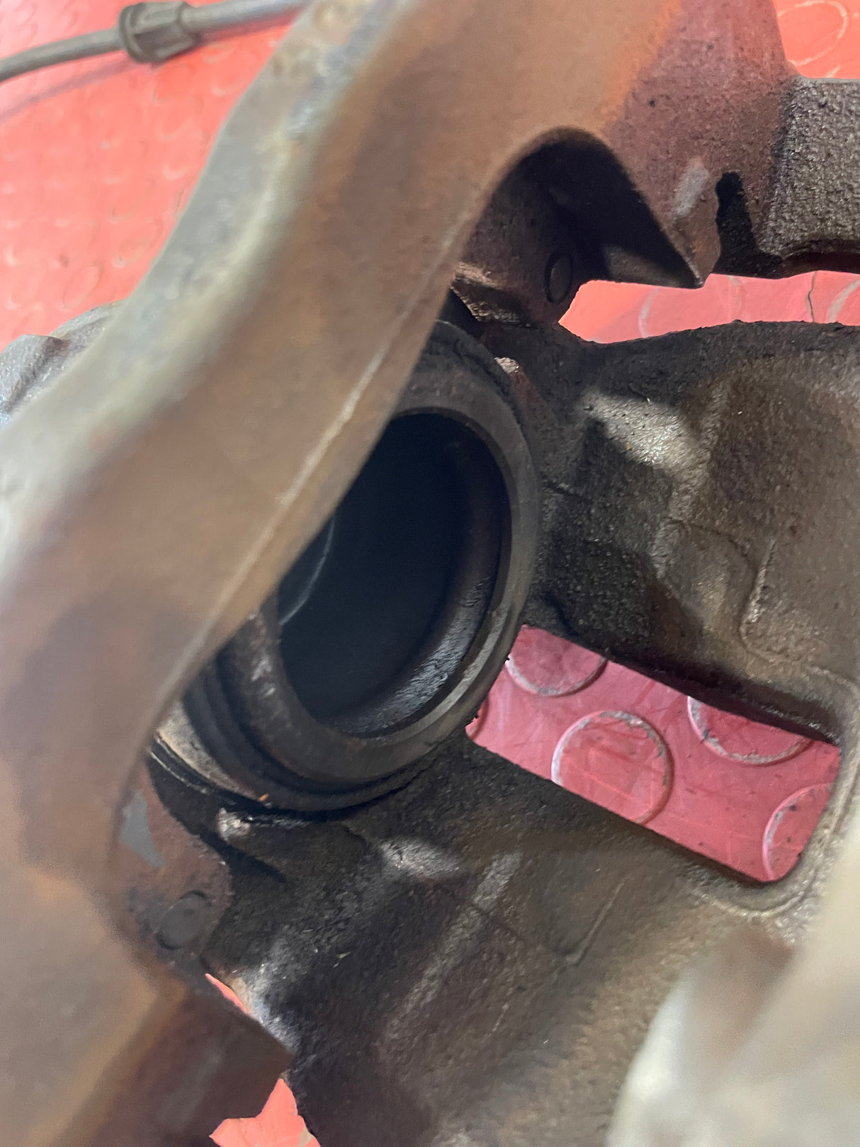 Citroen Berlingo/Peugeot Partner/Vauxhall Combo/Toyota Proace City BRAKE CALIPER Front Drivers Side (With Carrier) 1.5 2018-2025 P/N 9830798780 - 1