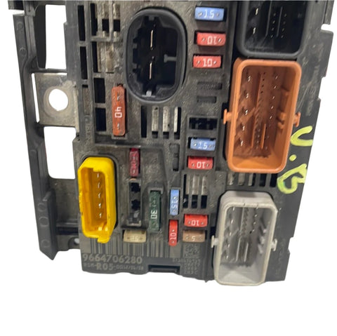 Citroen Berlingo/Peugeot Partner FUSEBOX 2008-2015 P/N 9807028880 R05