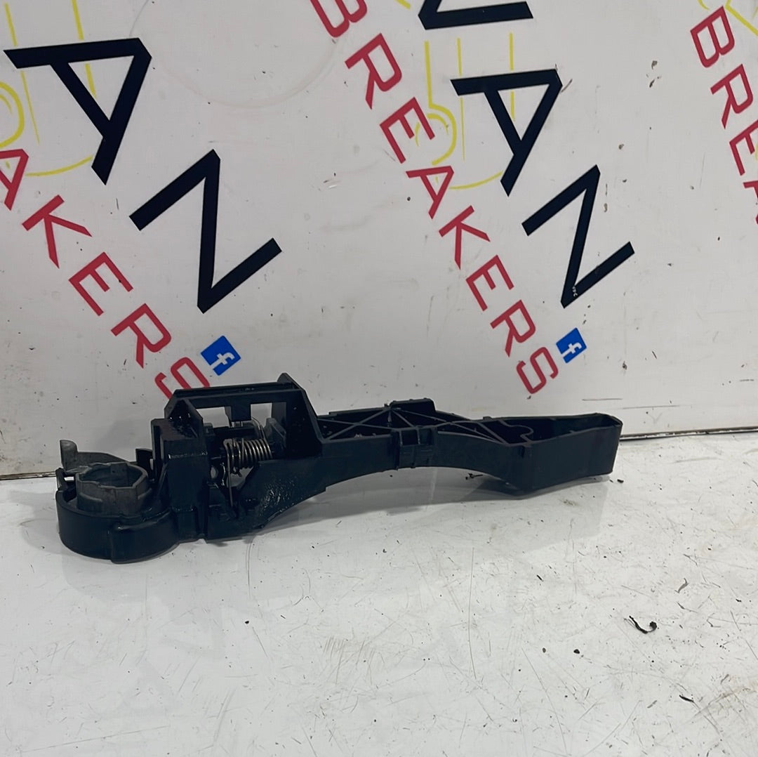 Renault Trafic/Vauxhall Vivaro EXTERIOR DOOR HANDLE INNER BRACKET (NO HANDLE) Drivers Side Front 2014-2019 P/N 806068194R
