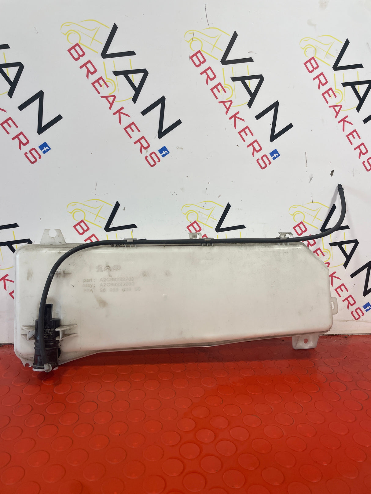 Vauxhall Vivaro/ Citroen Dispatch/ Peugeot Expert/ Toyota Proace 2017 –2023 Washer Bottle  (WITH PUMP)   P/N 9809803680