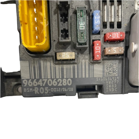 Citroen Berlingo/Peugeot Partner FUSEBOX 2008-2015 P/N 9807028880 R05