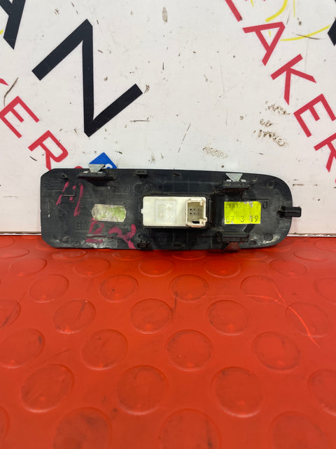 Citroen Berlingo/Peugeot Partner/Toyota Proace City/Vauxhall Combo PASSENGER SIDE FRONT WINDOW SWITCH 2019-2023 P/N 9816791877