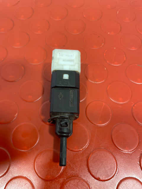 Renault Master BRAKE LIGHT SWITCH 2010–2019  2.3 dCi 4-pin   P/N 253205115R